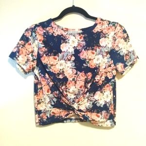 Gaze crop twist front floral top size s